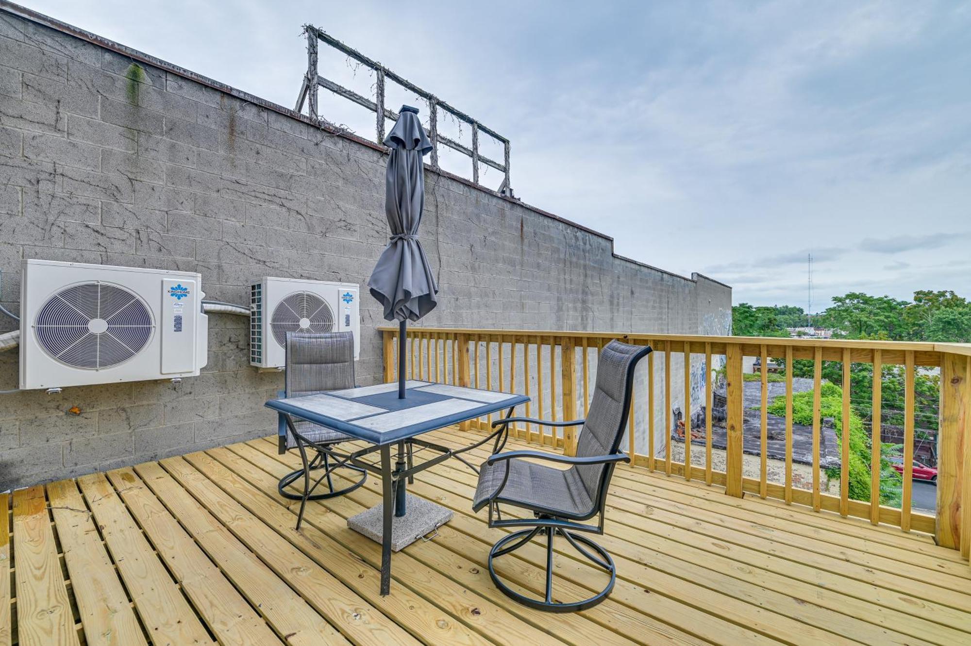 Apartment With Deck In Albany, Walk To Downtown! Exterior photo